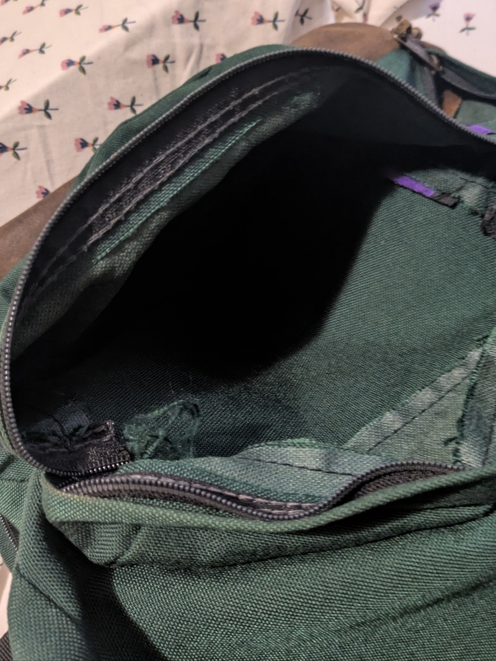 Jansport vintage backpack dark green with genuine leather bottom - Picture 5 of 5